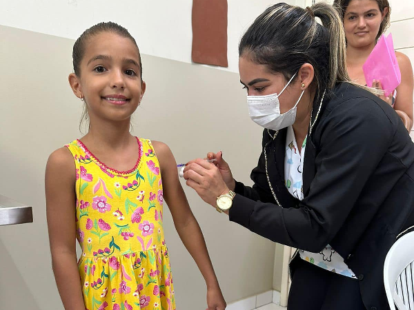 MAIS DE 750 DOSES DE VACINAS SÃO APLICADAS EM DIA D DE VACINAÇÃO EM SANTA CRUZ